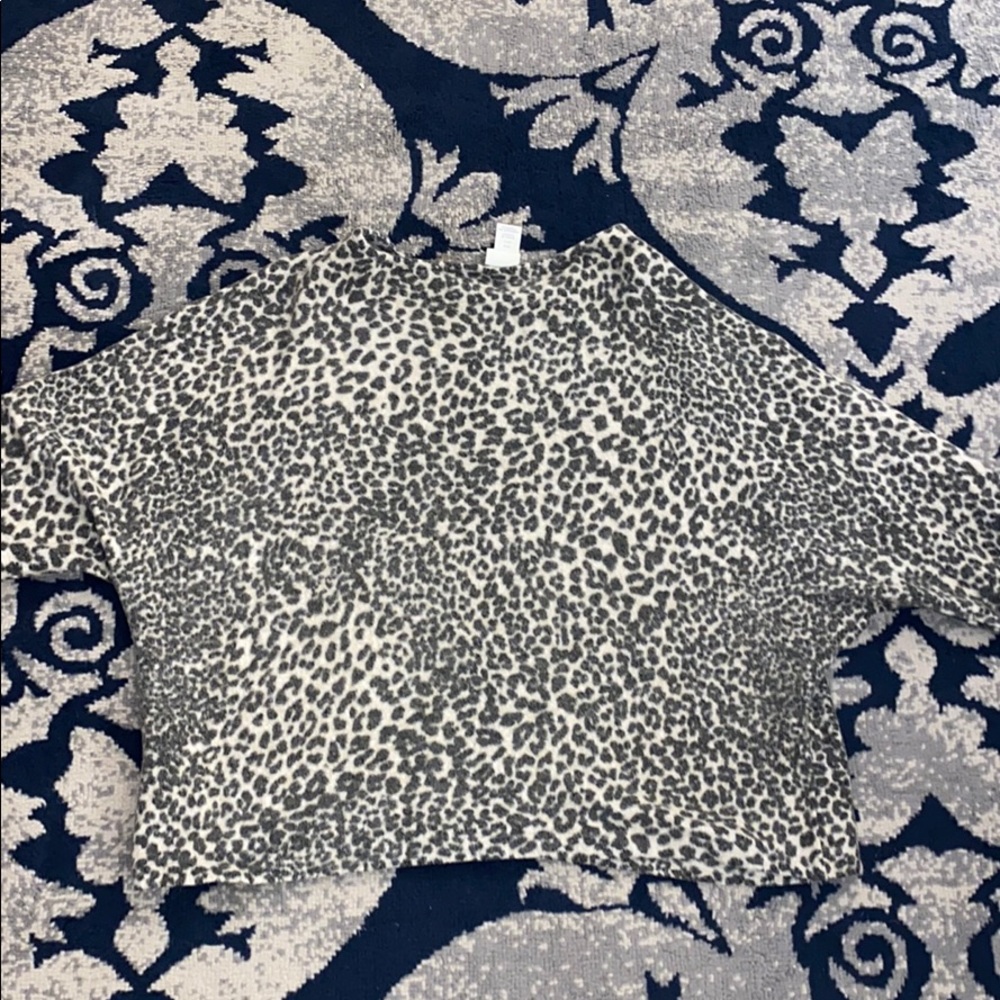 Super soft H&M Leopard Sweater - Picture 7 of 7